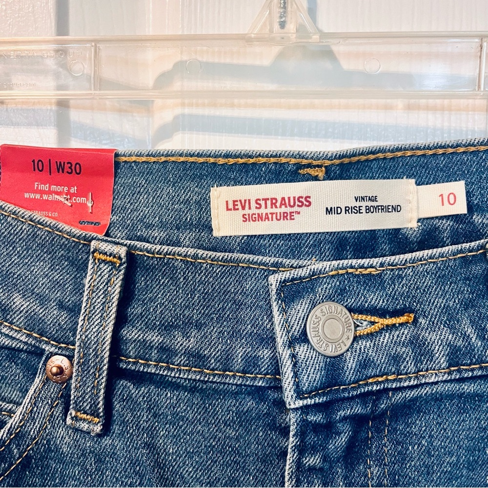 Levi Strauss Signature Vintage Mid Rise Boyfriend Jeans – Size 10 (W30) – NWT - Picture 6 of 7